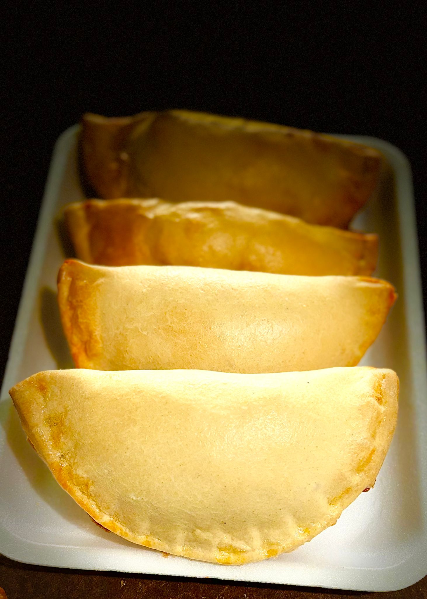 Bandeja de 4 empanadas de CARNE 🥟